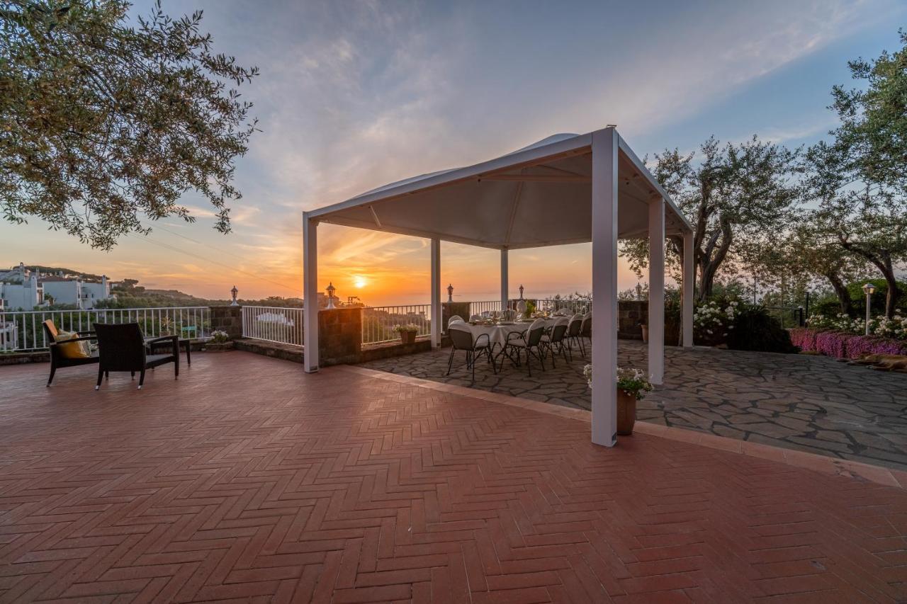 Villa Carolina Sorrento Private Heated Pool And Sea View ภายนอก รูปภาพ