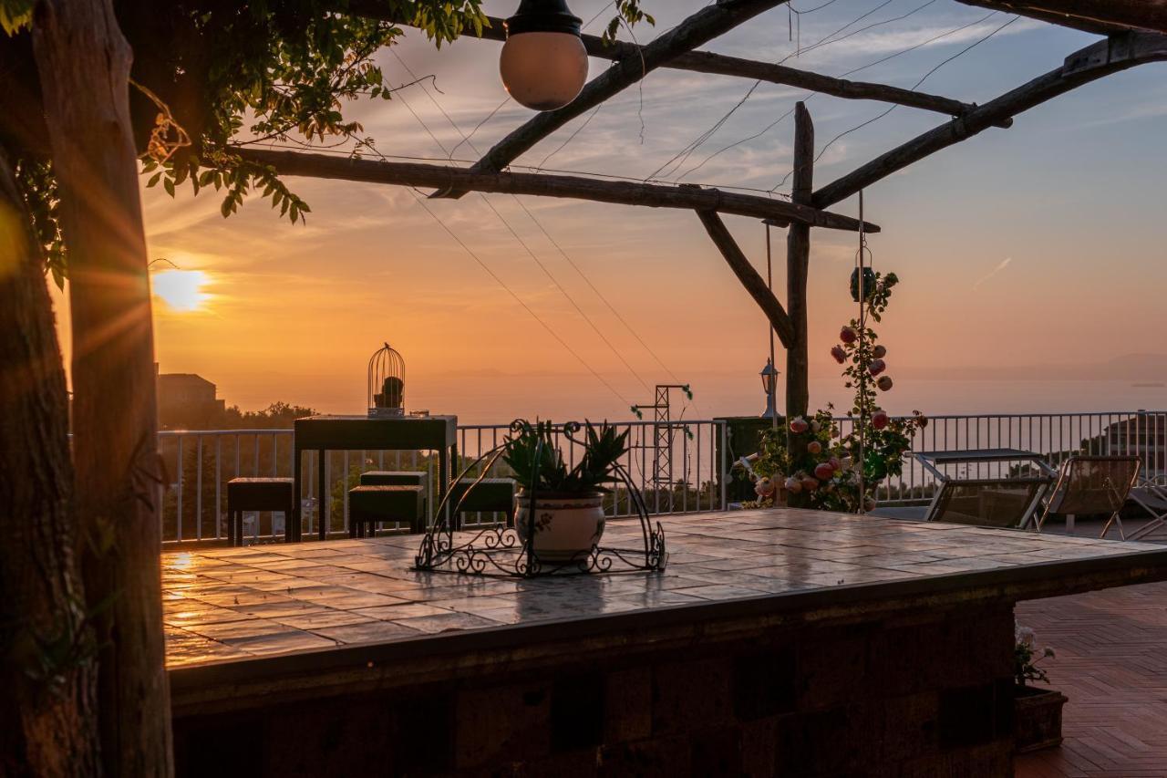 Villa Carolina Sorrento Private Heated Pool And Sea View ภายนอก รูปภาพ