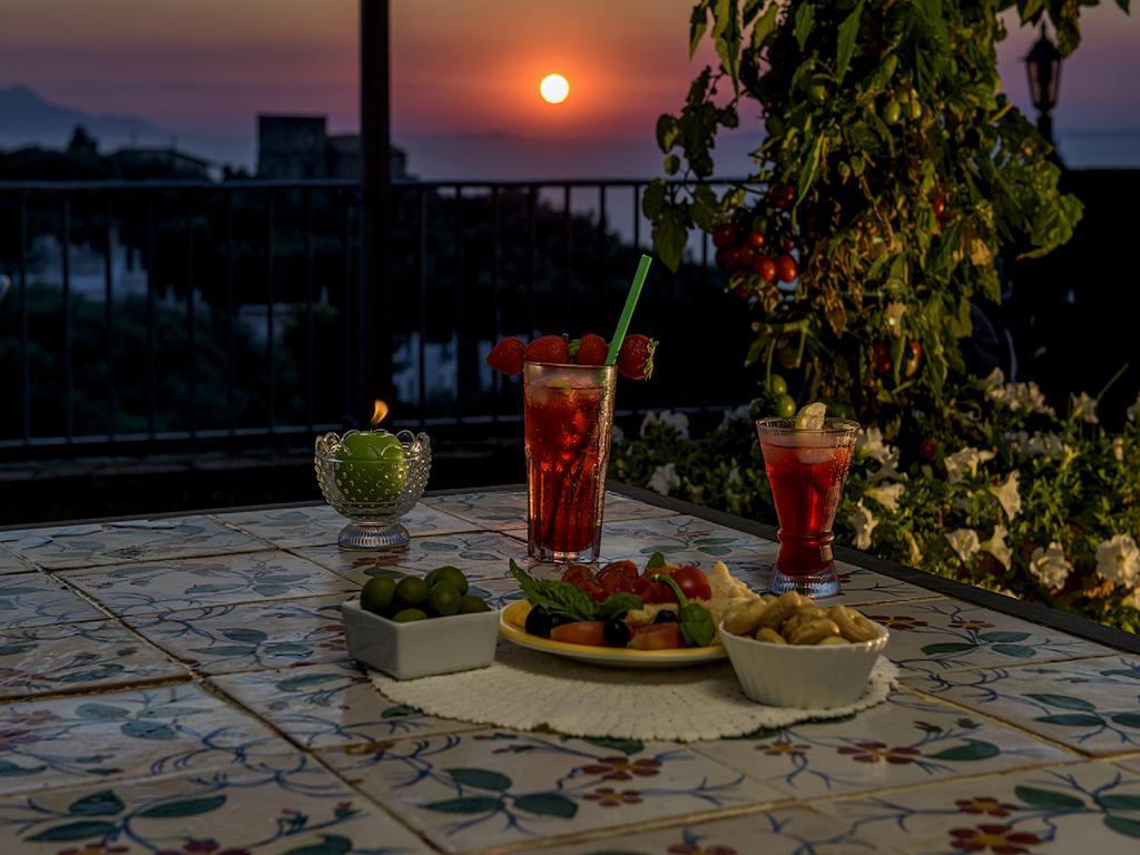 Villa Carolina Sorrento Private Heated Pool And Sea View ภายนอก รูปภาพ