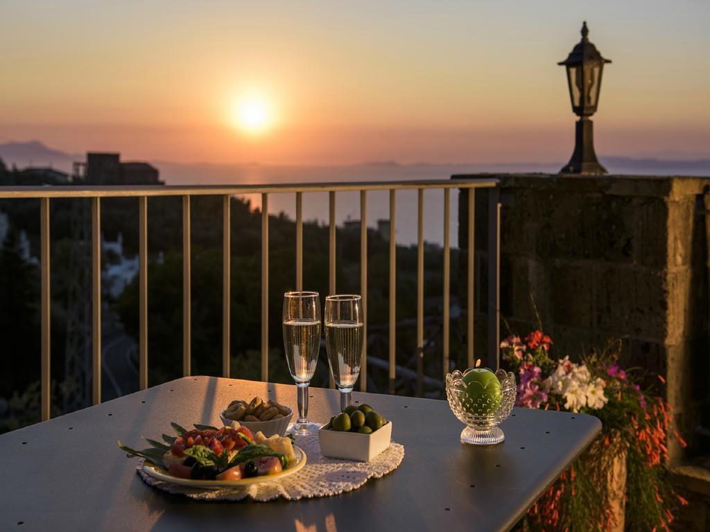 Villa Carolina Sorrento Private Heated Pool And Sea View ห้อง รูปภาพ