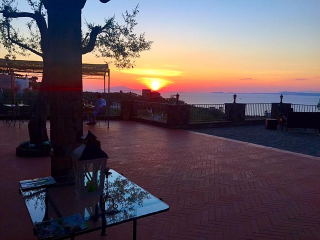 Villa Carolina Sorrento Private Heated Pool And Sea View ภายนอก รูปภาพ